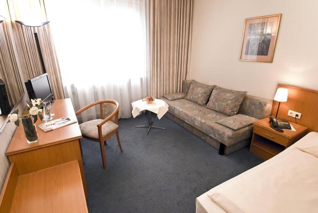 Hotel Klein Frankfurt 3*