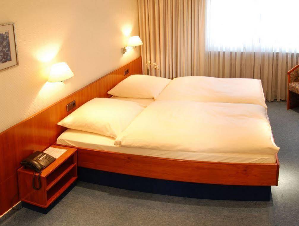 Hotel Klein Frankfurt 3*