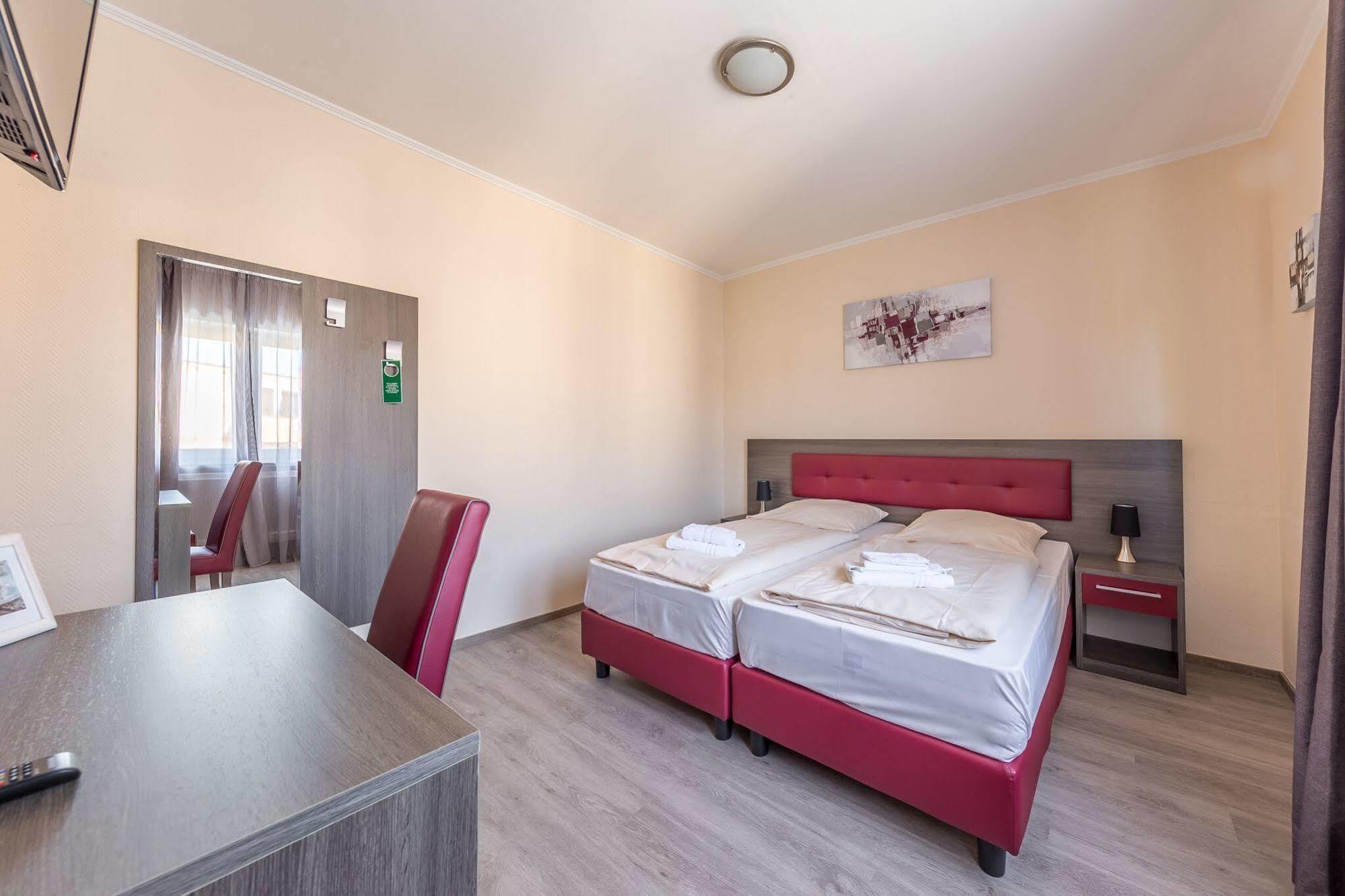 Hotel Klein Frankfurt 3*